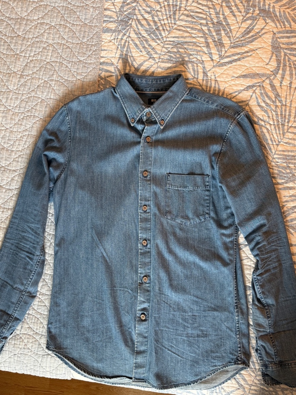 Uniqlo Men's Slim Faded Blue Denim Button-Down Shirt